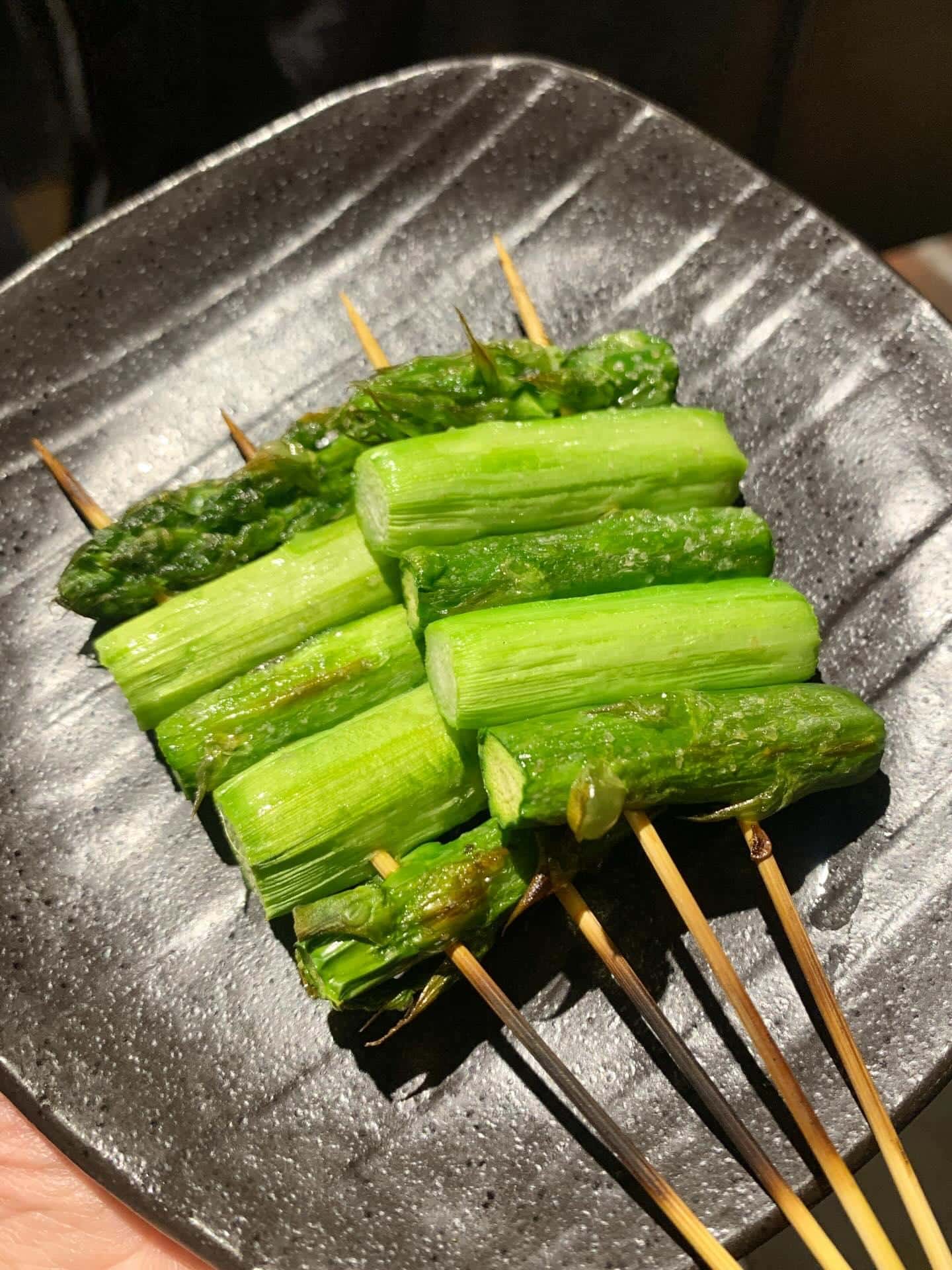 青山の居酒屋で焼き鳥を楽しむなら｜本日の一皿【アスパラ串とヤングコーン】