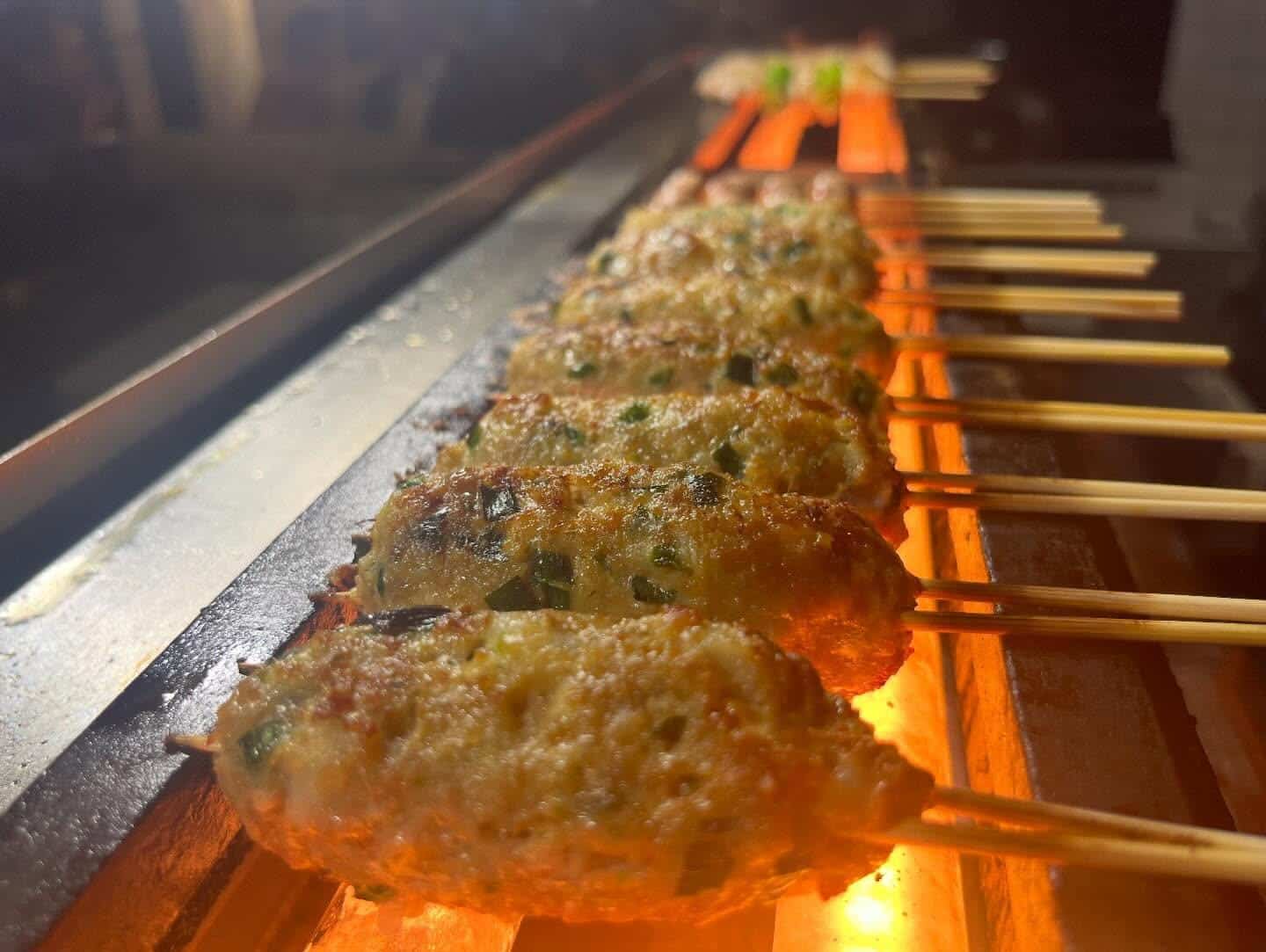 青山の居酒屋で焼き鳥を楽しむなら｜本日のおすすめ【自慢のつくね串】