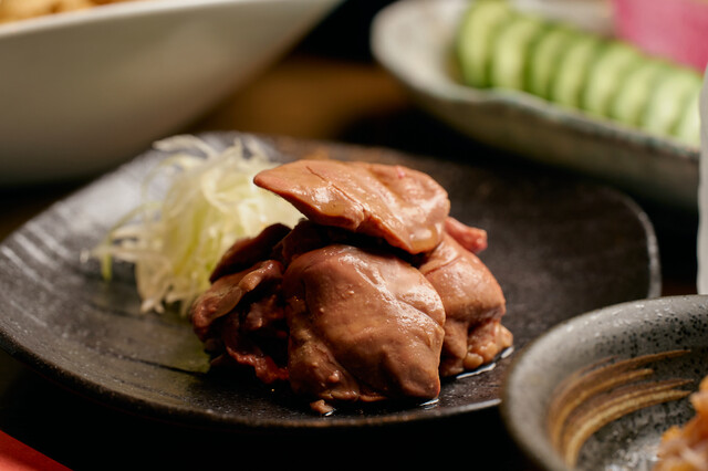 レバとろ　748円<br />
<br />
限定5食<br />
低温加熱でまるで生のように、クチの中でとろける鶏レバーです。ご提供後なるべく早くお召し上がりください。