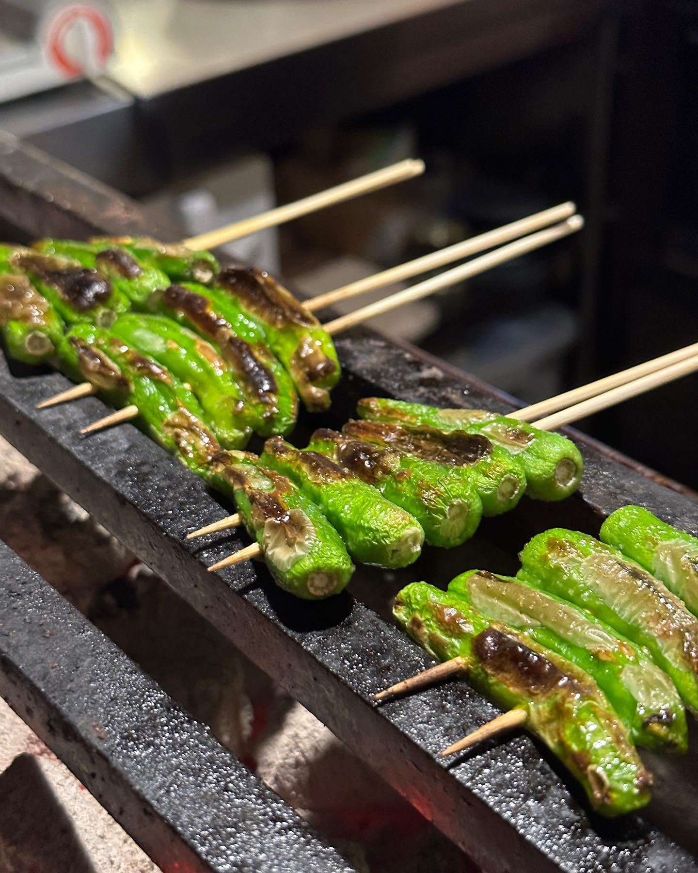 青山通りで美味しい焼き鳥を食べましょ♪今月の季節限定野菜串は「ししとう」と「ヤングコーン」《ひごの屋 青山本店》