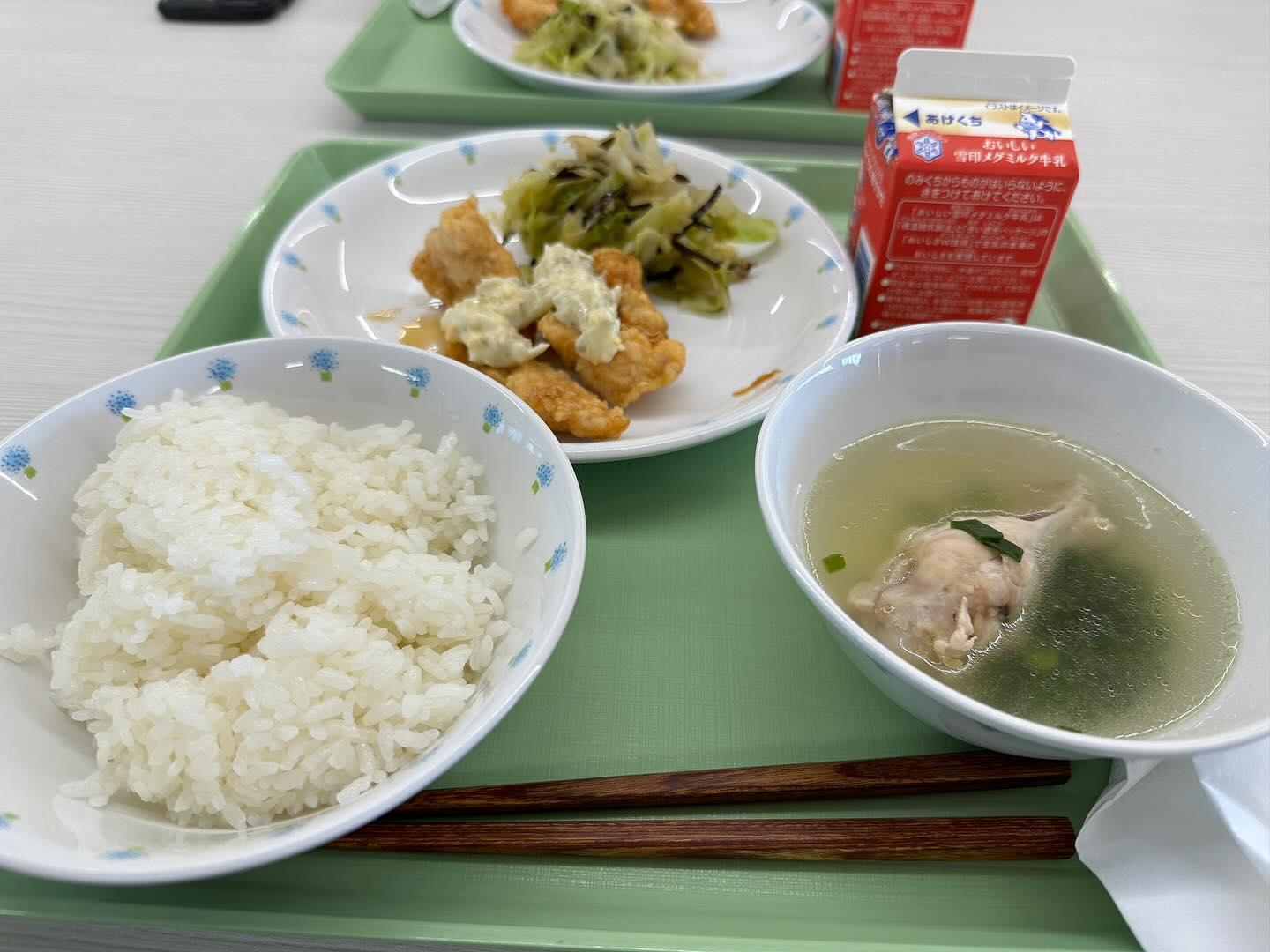 【とり料理店×学校給食】当店のメニューが給食に！！